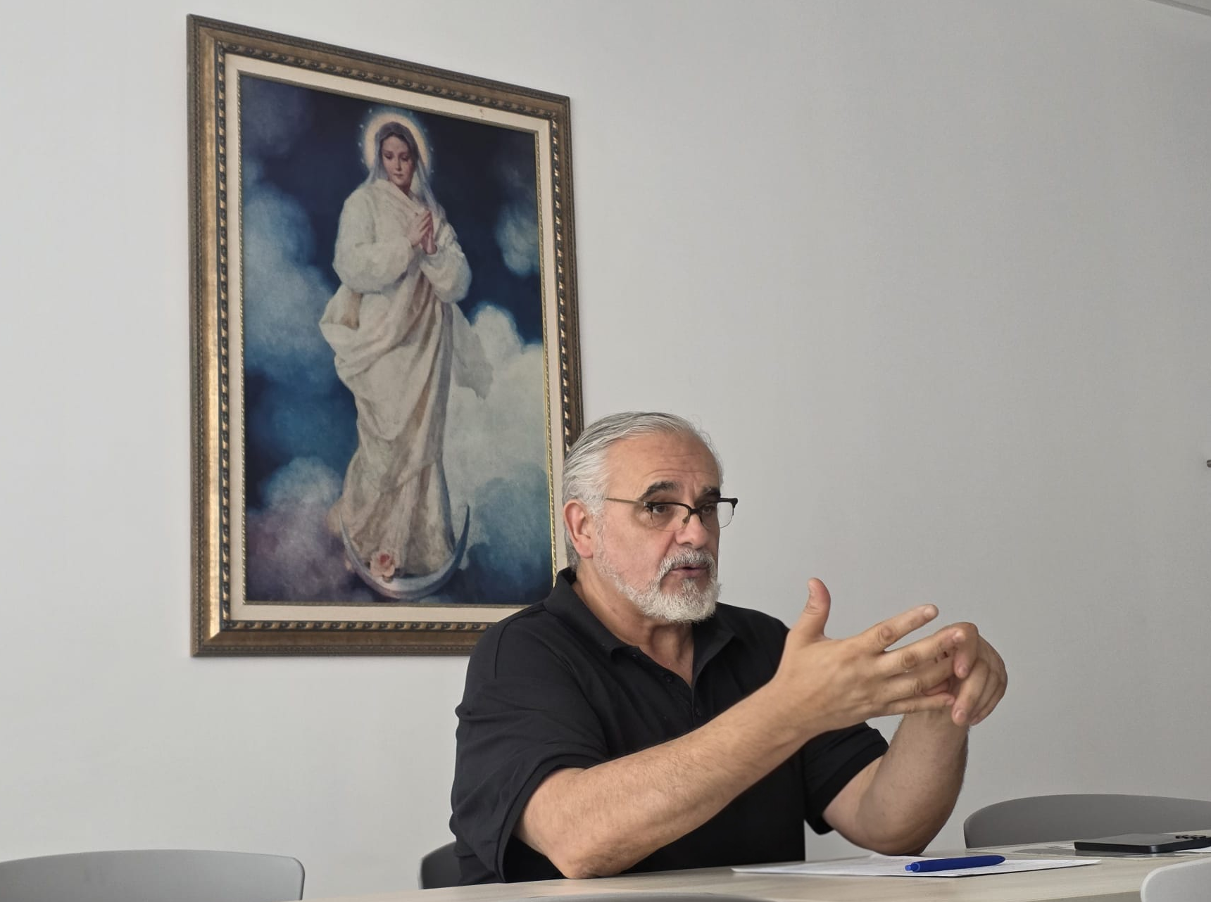 El párroco D. Ángel Ramos durante su plática